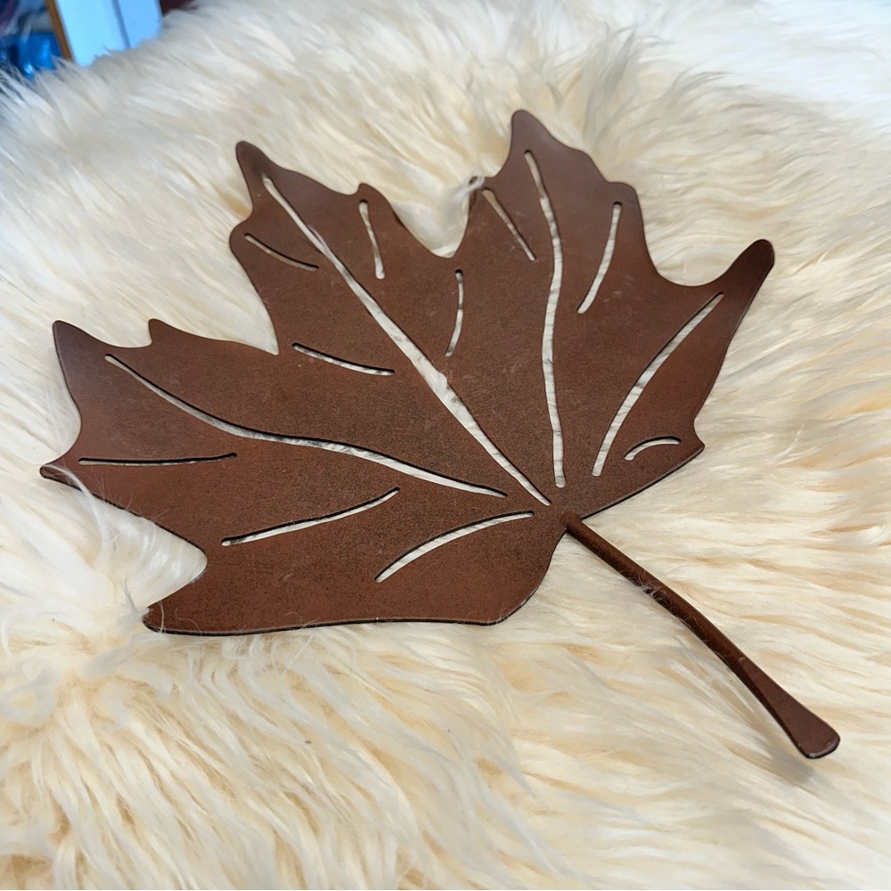 Trivet. Fallen Maple leaf metal powder coated tray.